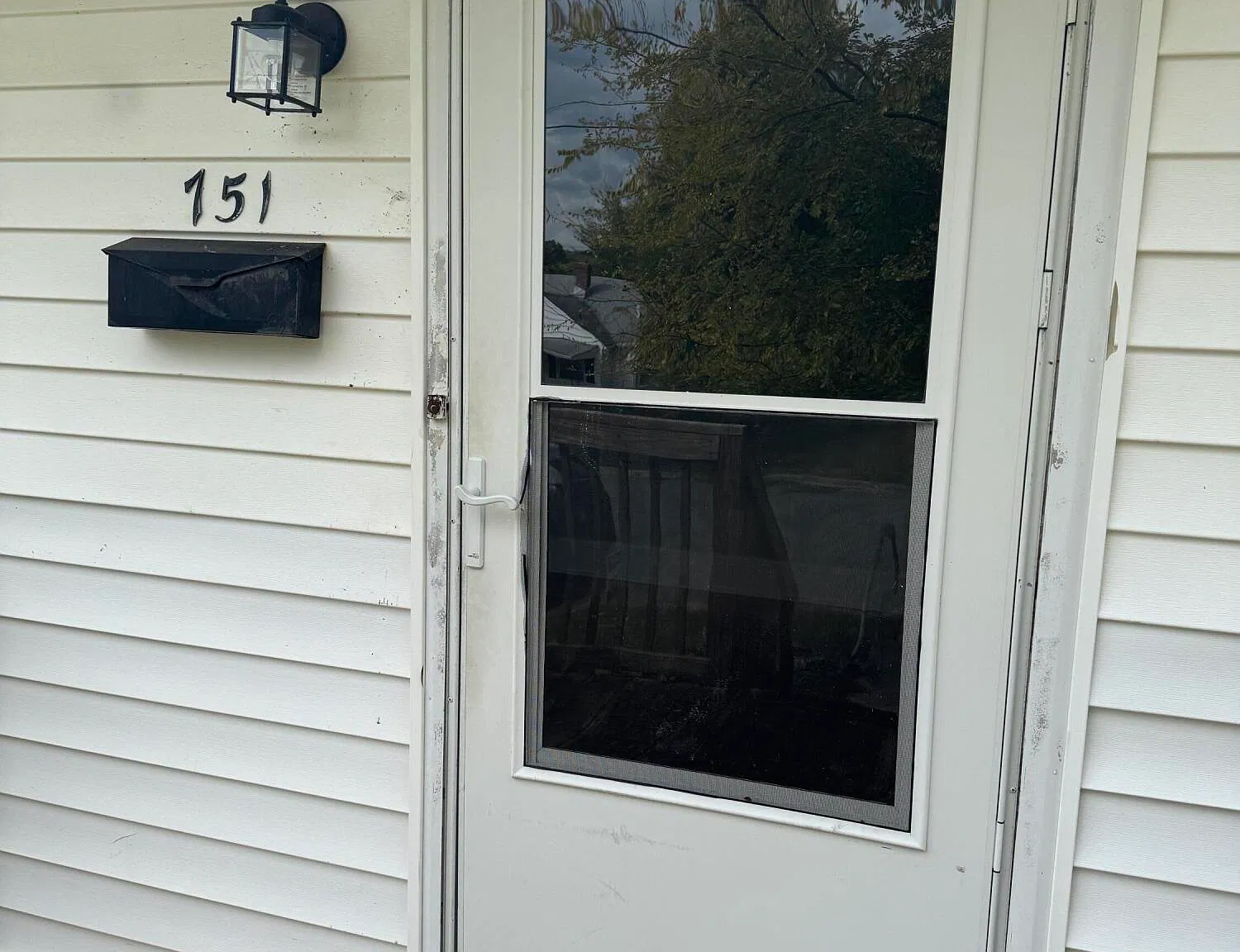 3 bed, 1.0 bath, 914 sqft, $1,263 — Photo 2