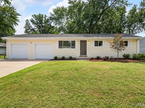 11482 Essex Ave, Maryland Heights, MO 63043