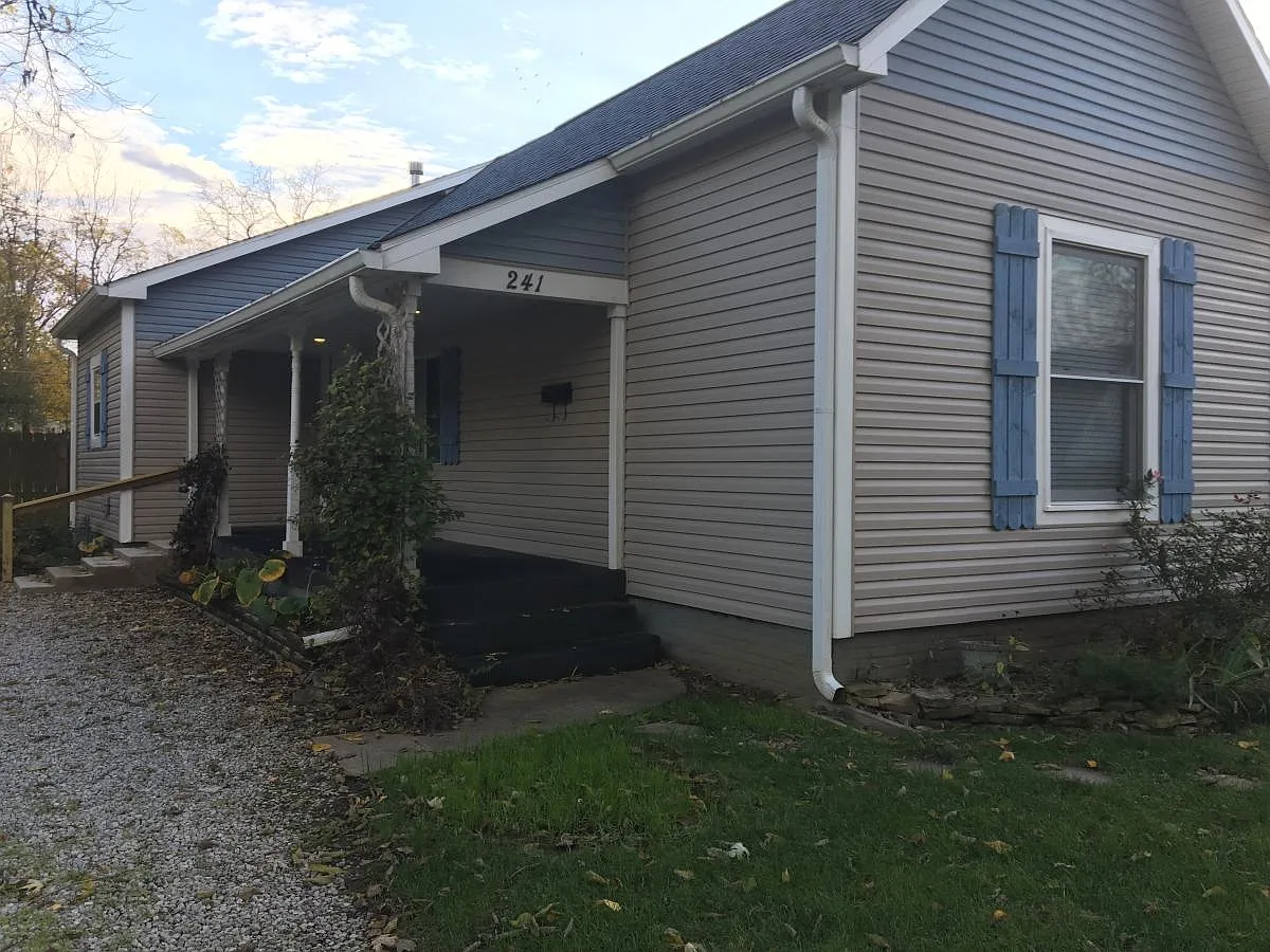 241 Bakemeyer St photo 1