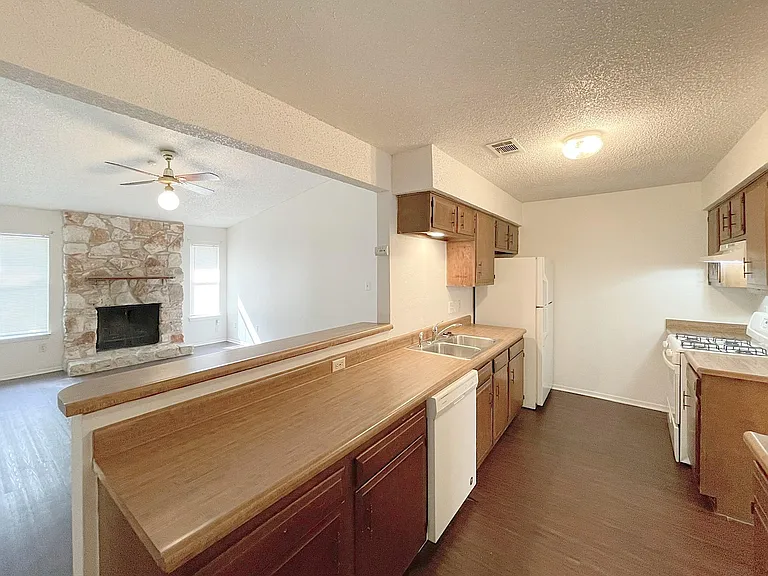 656 Mairo St — Photo 7