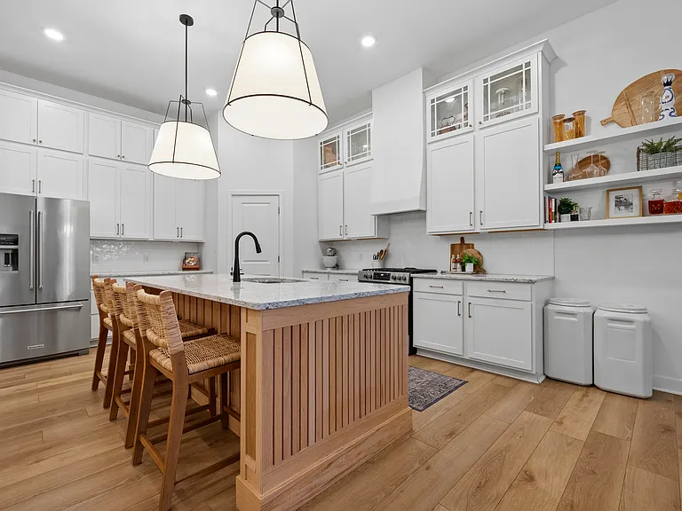 10810 Cornell St — Photo 6