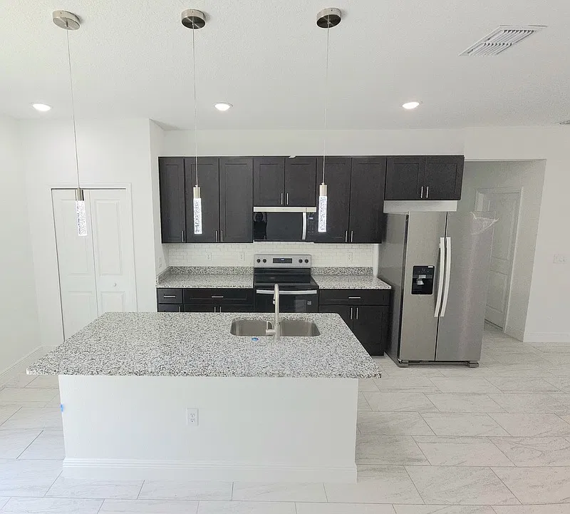 4 bed, 2.0 bath, 1580 sqft, $1,845 — Photo 4