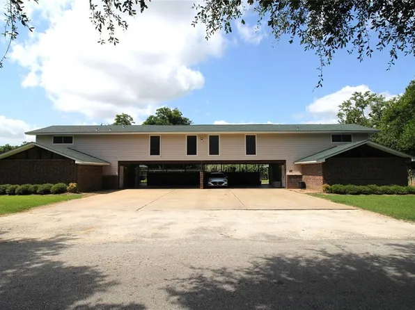 412 Breezy Lane, Wharton, TX 77488