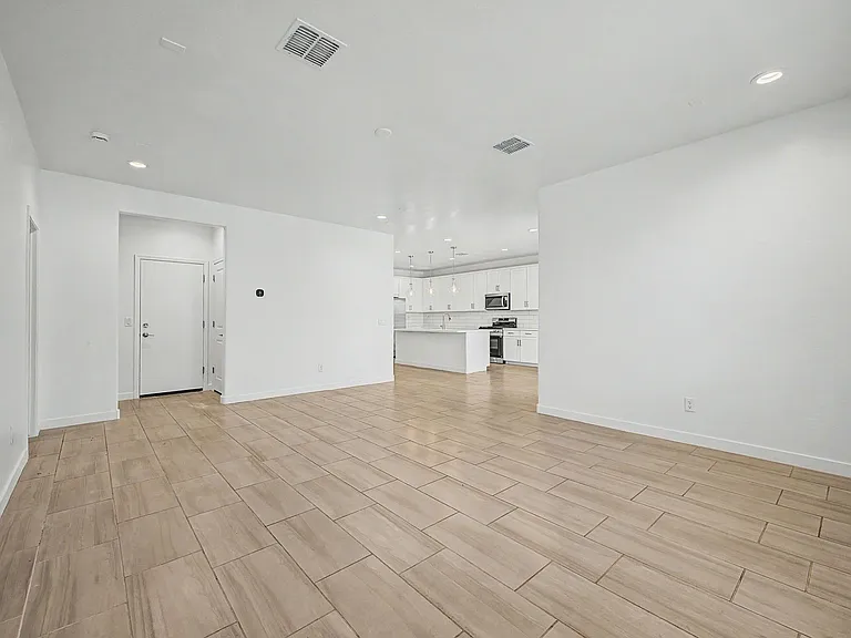 10984 W Pierce St — Photo 9