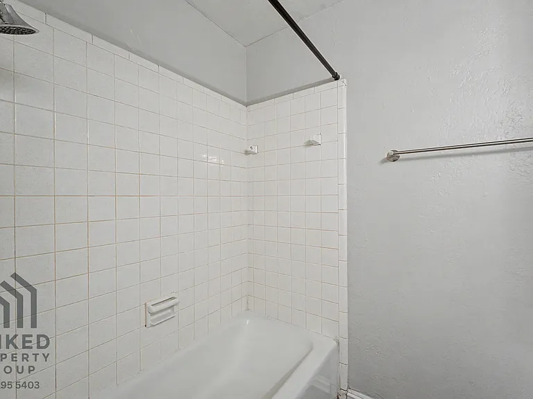 Charl Ann Apartments — Photo 20