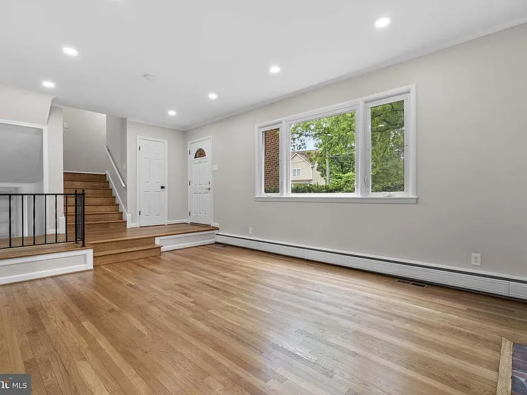 10242 Stratford Ave — Photo 11