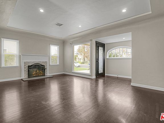 4th image of 2555 Tilden Ave
