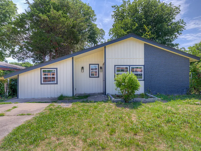 3923 N Lansing Ave — Photo 10