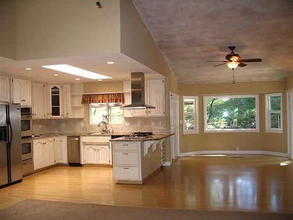 Kitchen & Dining Room