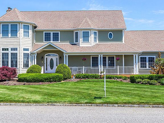 3rd image of 9 Dogwood Ln
