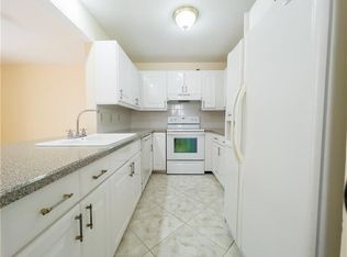 560 SE 20th Ave, Deerfield Beach, FL 33441