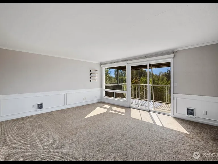 1113 Kirkland Ave — Photo 2