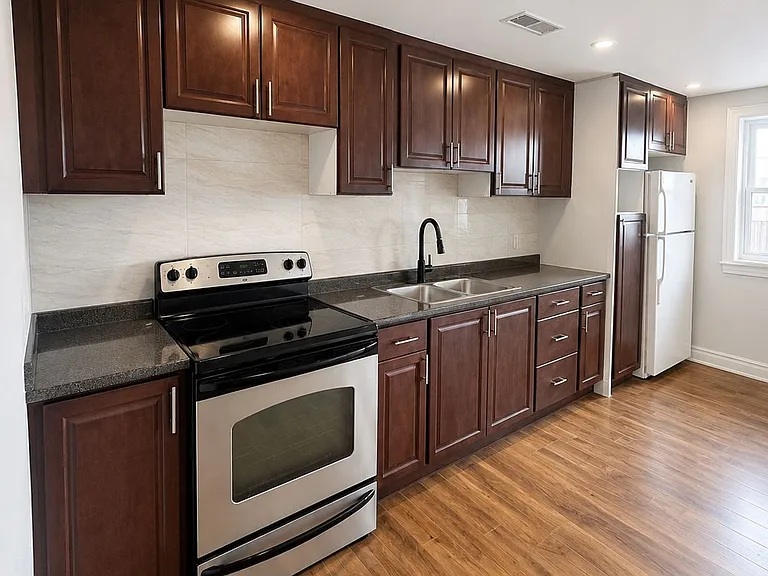 2279 Chapman Ct #BASEMENT — Photo 3