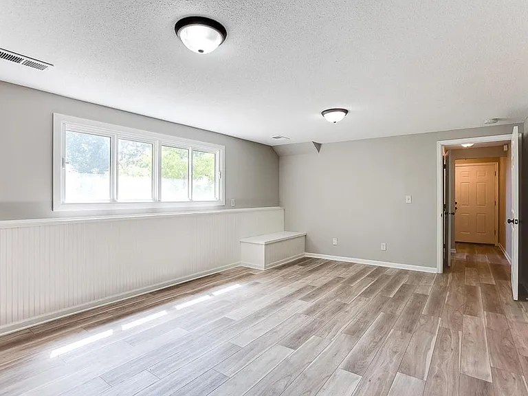 6416 Sherwood Ave — Photo 2