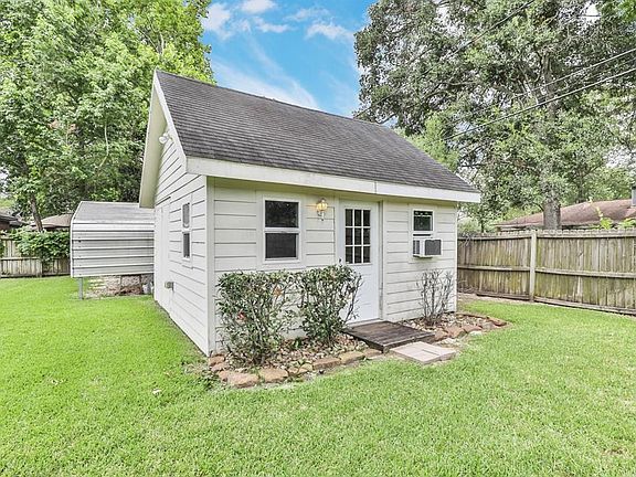 5th image of 2902 Lake Breeze Ln
