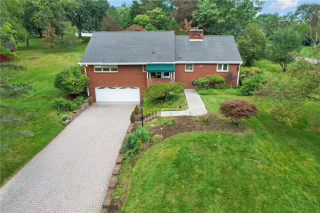 820 Woodland Rd photo 1