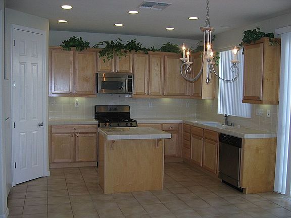 litchen w/walk in pantry 
