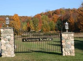661 Country Knolls Dr, Harbor Springs, MI 49740