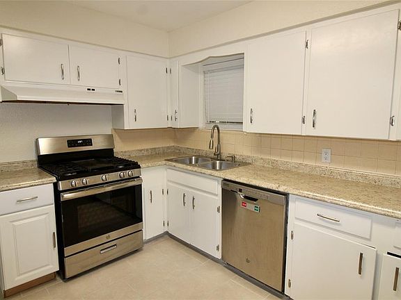 4th image of 733 Judy Ln