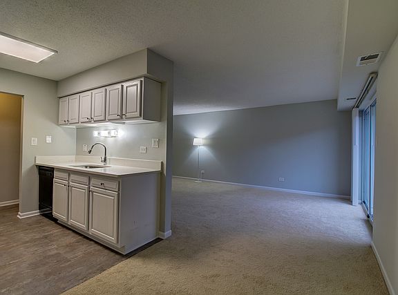4th image of 929 Buccaneer Dr APT 4
