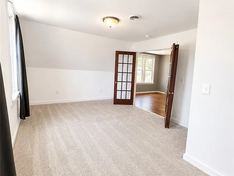 85 Klas Ave — Photo 10