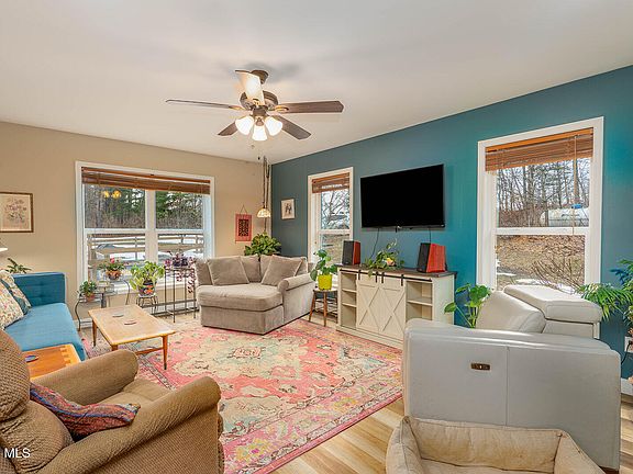 5th image of 92 Dickensen Road