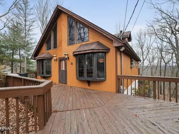 146 Powderhorn Dr, Lackawaxen, PA 18435