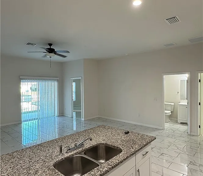 3305 SW 15th Pl — Photo 8