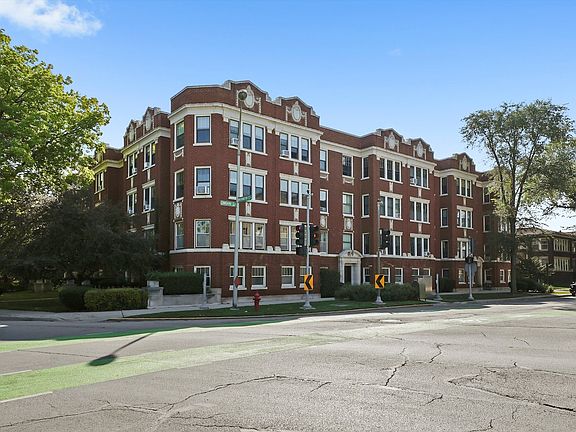 3rd image of 402 S Lombard Ave #3