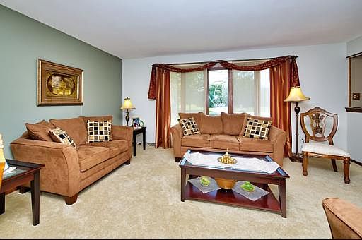 3rd image of 15541 Badger Ln