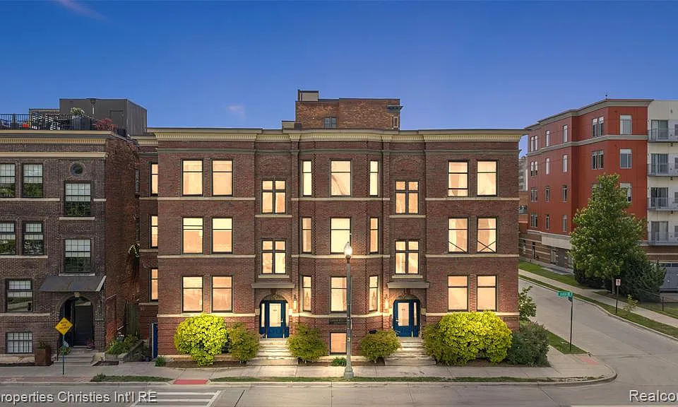 112 Watson St #24