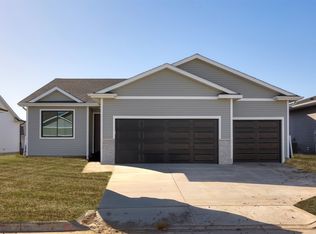 9748 Thorton Dr, Johnston, IA 50131