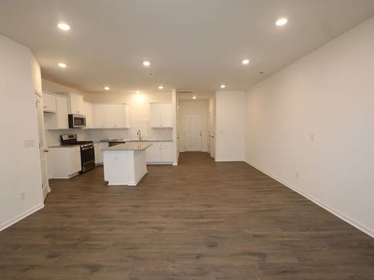 2833 Aubrey St — Photo 7