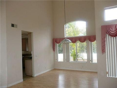 2nd image of 4519 Avenida Manessa