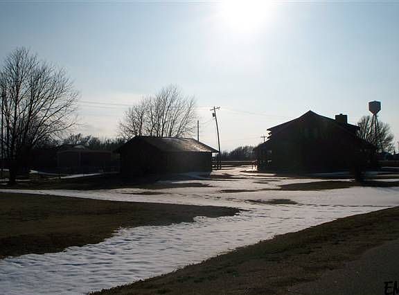 2nd image of 221 W Dogwood Dr