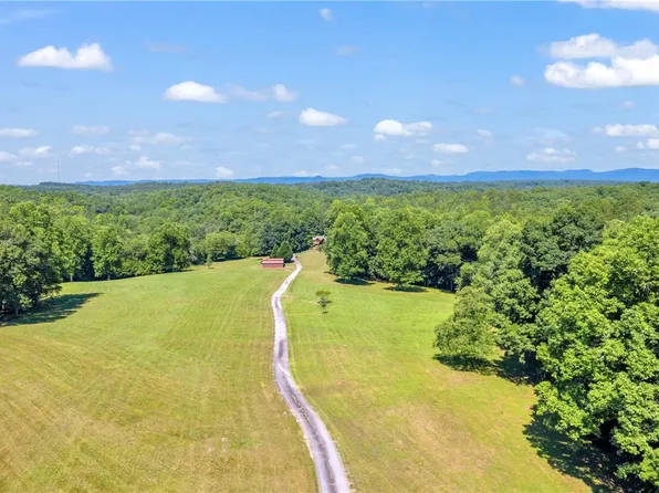 318 Pauline Dr, Salem, SC 29676