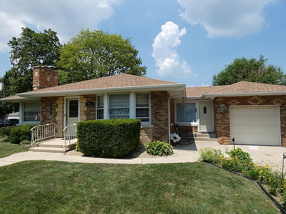 2nd image of 911 Sherwood Pl