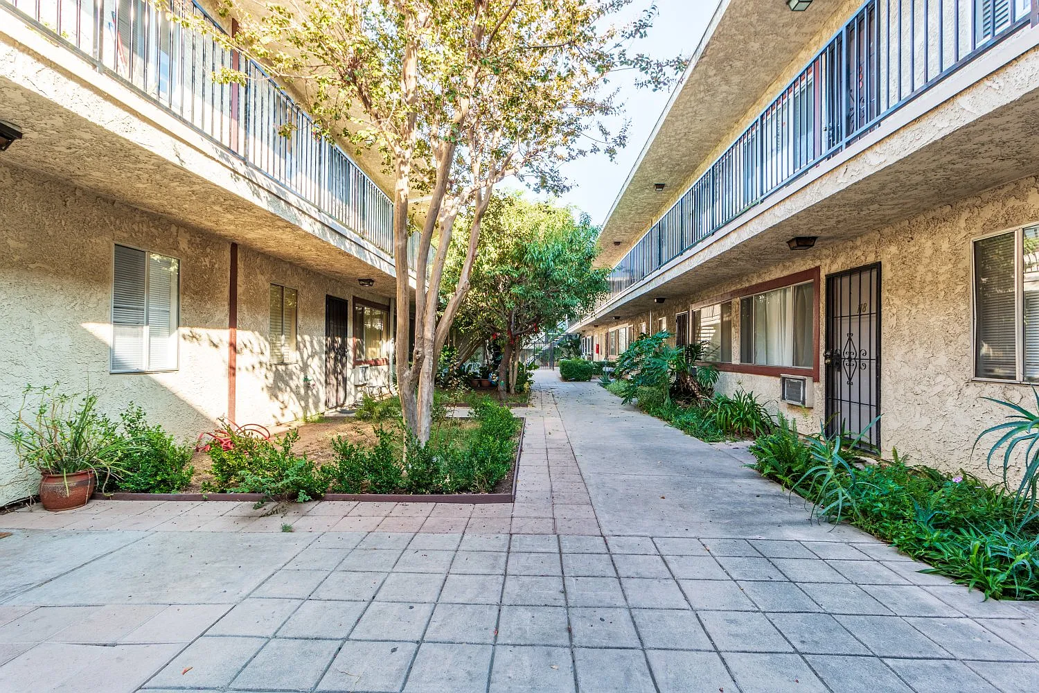 1 bed, 700 sqft, $1,800 — Photo 2