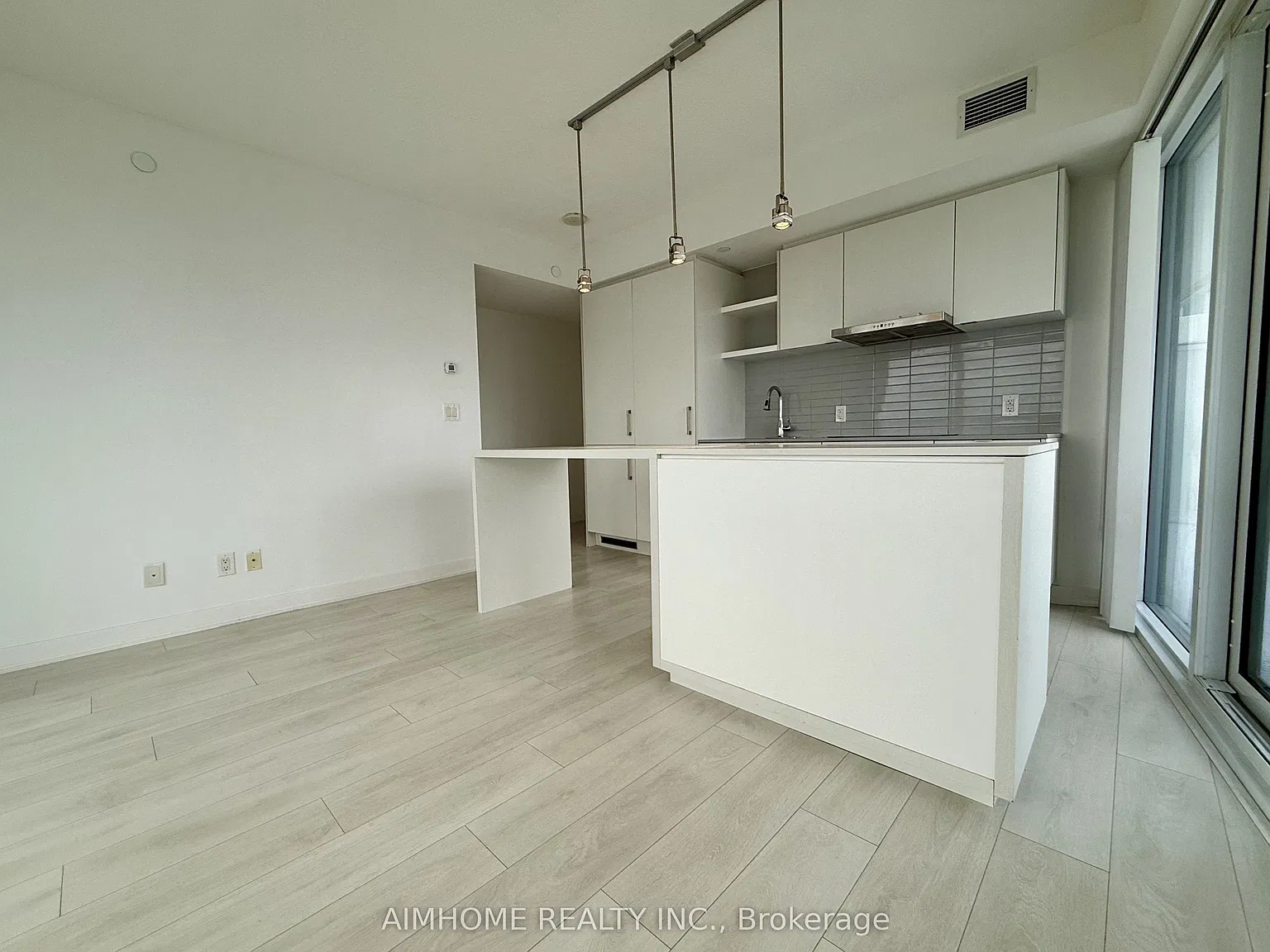 2 bed, $3,600 — Photo 4