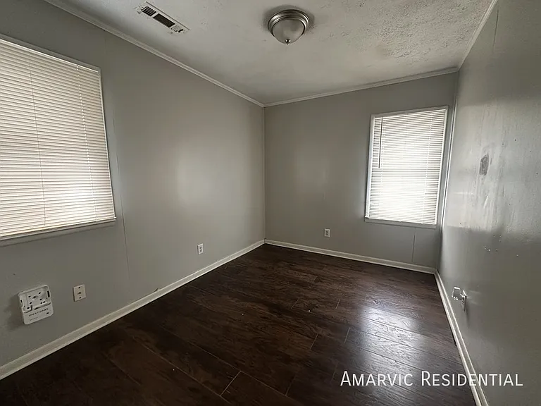 717 Bullock St — Photo 4