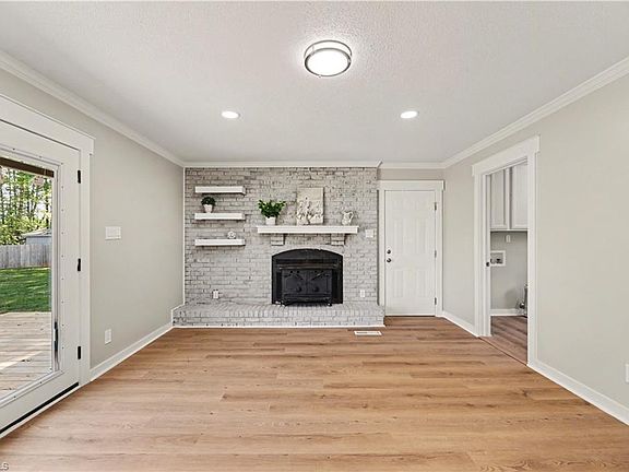 4th image of 2314 Bonnie Ln
