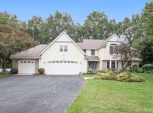 8535 Old Stone Cir, Kalamazoo, MI 49009