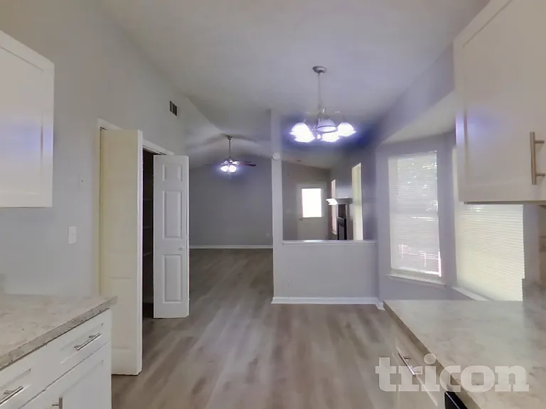 270 Rosewood Dr — Photo 5