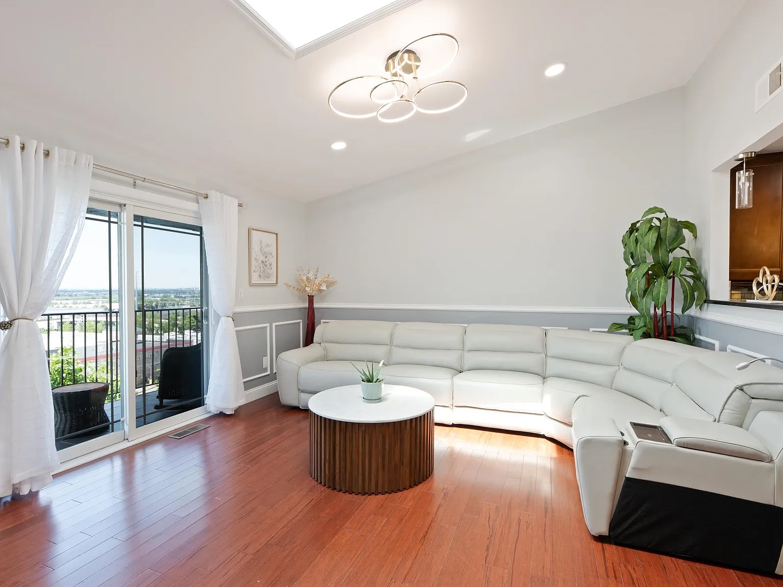 2 bed, 2.0 bath, $3,400 — Photo 2
