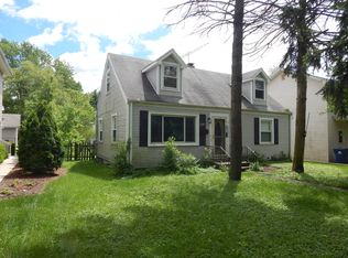 830 N Loomis St, Naperville, IL 60563