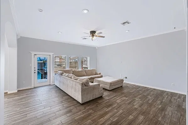 4 bed, 2433 sqft, $3,500 — Photo 4