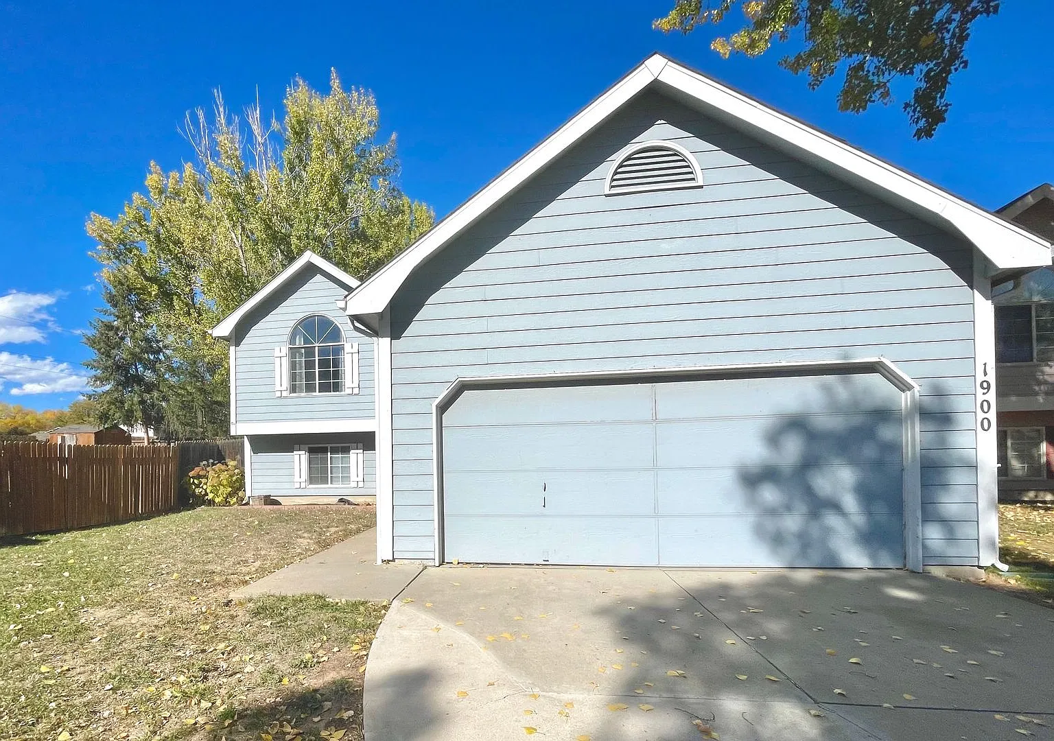 3 bedroom, 2 bath Tri-level House with 2 car attached garage in Fort Collins, CO — Photo 2