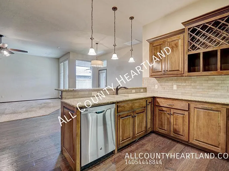 232 SW 169th St — Photo 10