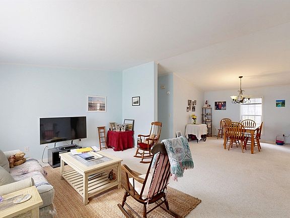 4th image of 1307 Blueberry Cir