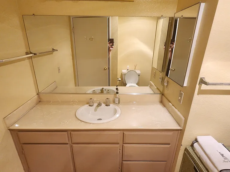 19620 Wyandotte St #3 — Photo 21